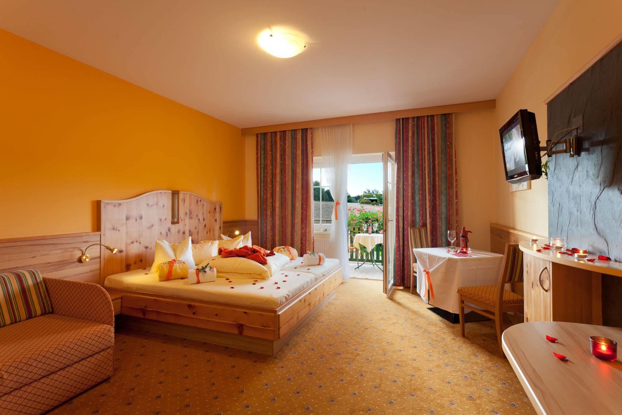 Thermenhotel Puchasplus Stegersbach Exteriör bild